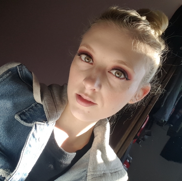 Meet your Posher, Kelsey - Picture 1 of 1